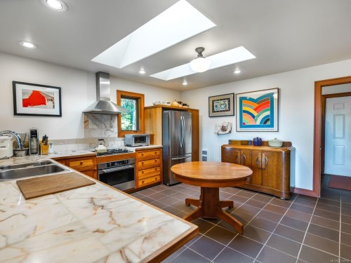 1055 Spider Lake Rd, Qualicum Beach, BC 