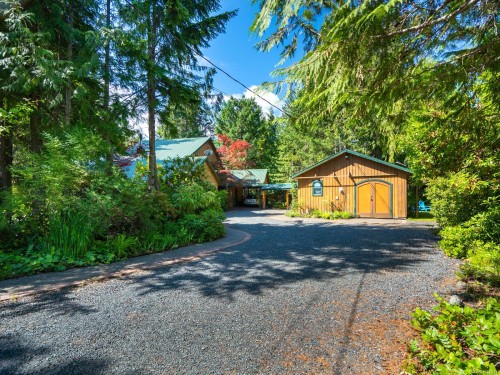 1055 Spider Lake Rd, Qualicum Beach, BC 