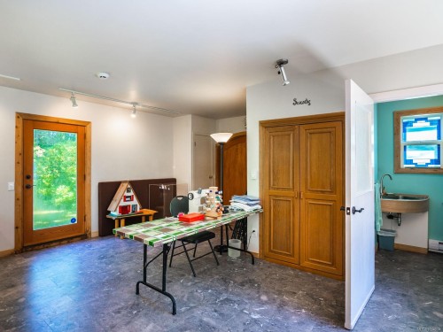 1055 Spider Lake Rd, Qualicum Beach, BC 