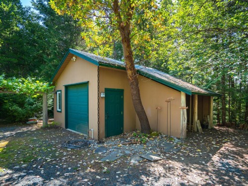 1055 Spider Lake Rd, Qualicum Beach, BC 