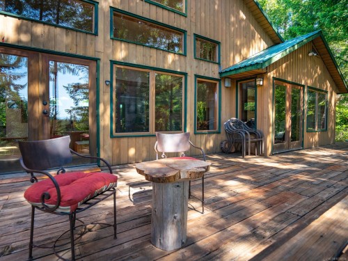 1055 Spider Lake Rd, Qualicum Beach, BC 