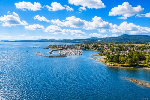 9708A Third St, Sidney, BC 