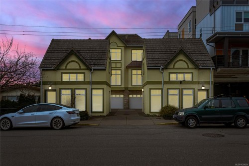 9708A Third St, Sidney, BC 