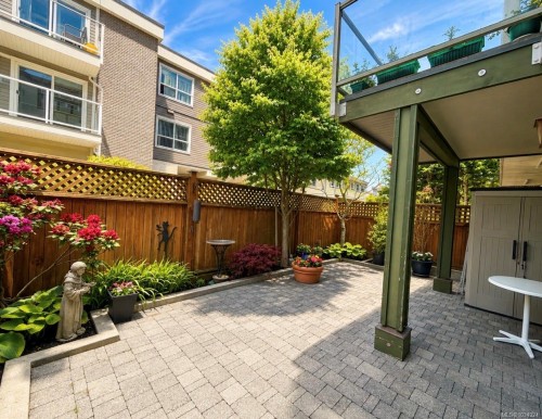 9708A Third St, Sidney, BC 