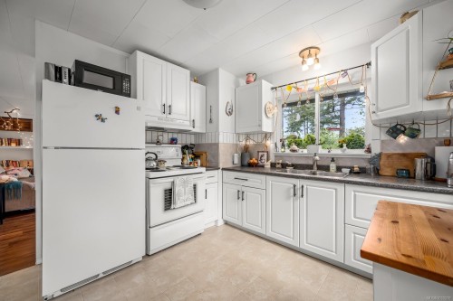 1545 Kye Bay Rd, Comox, BC - Indoor Photo Showing Kitchen With Double Sink