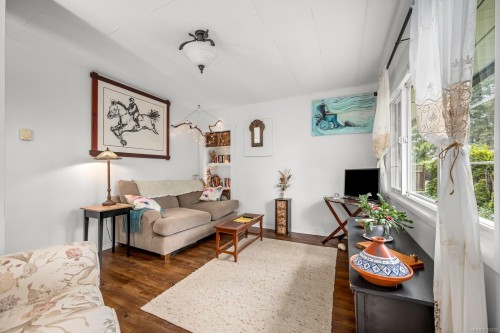 1545 Kye Bay Rd, Comox, BC - Indoor Photo Showing Living Room