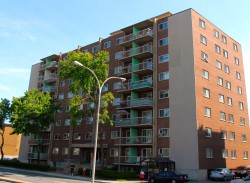100-7100 Boul. Viau Montréal (Saint-Léonard), QC H1S 2N7