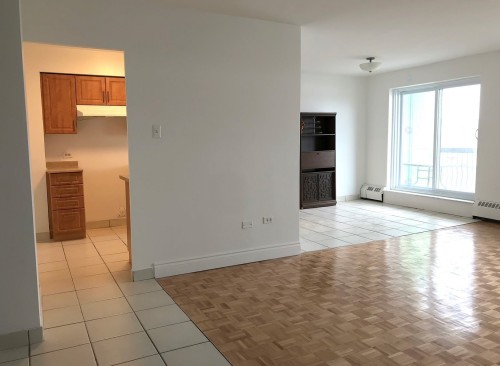 Salon - 302-7100 Boul. Viau, Montréal (Saint-Léonard), QC - Indoor Photo Showing Other Room