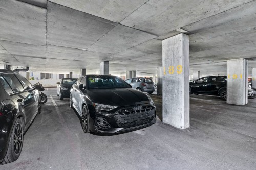 Garage - 908-1440 Rue Lucien-Paiement, Laval (Laval-Des-Rapides), QC - Indoor Photo Showing Garage