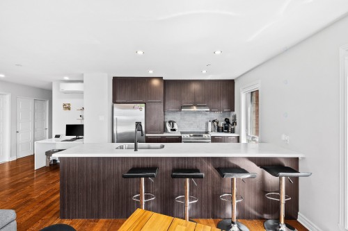 Cuisine - 908-1440 Rue Lucien-Paiement, Laval (Laval-Des-Rapides), QC - Indoor Photo Showing Kitchen With Upgraded Kitchen