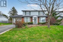 98 CANTER BOULEVARD  Ottawa, ON K2G 2M7