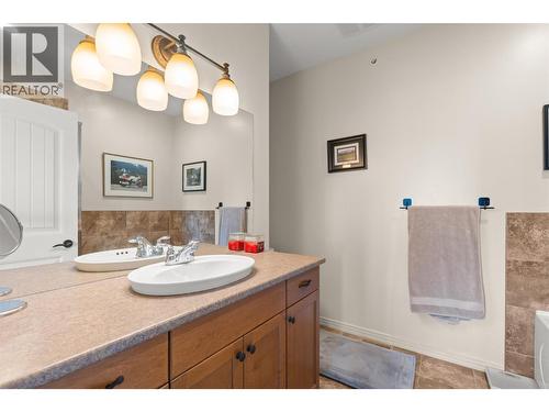 500 Balsam Court, Vernon, BC - Indoor Photo Showing Bathroom