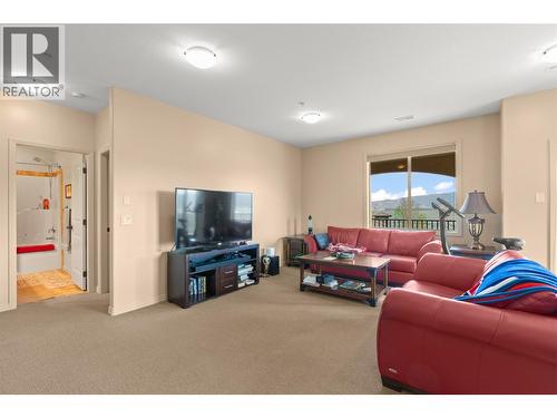 500 Balsam Court, Vernon, BC - Indoor Photo Showing Living Room