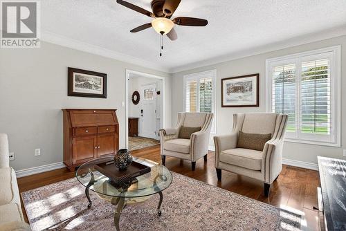 89 Stonegate Drive, Hamilton, ON - Indoor Photo Showing Living Room