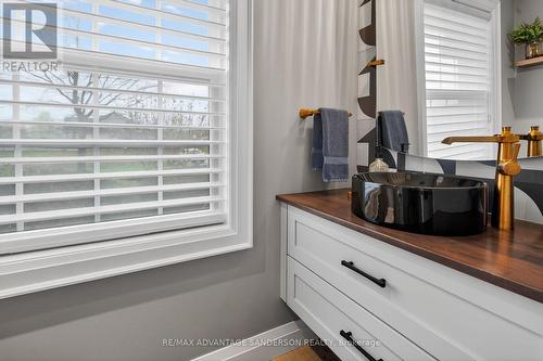 975 Sunningdale Road W, London North (North S), ON 