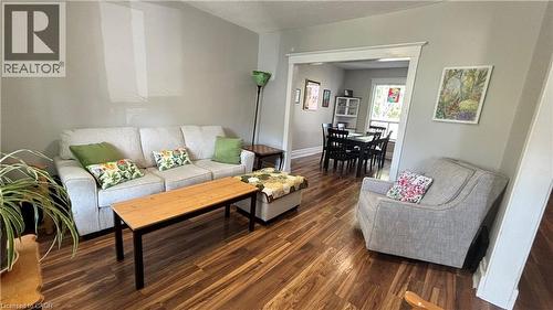 30 Victoria Avenue, Cambridge, ON - Indoor Photo Showing Living Room