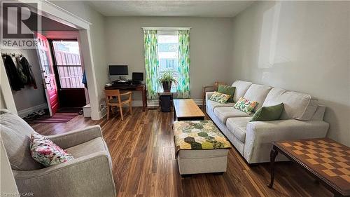 30 Victoria Avenue, Cambridge, ON - Indoor Photo Showing Living Room