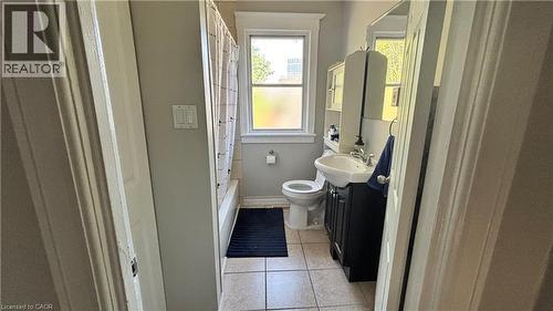 30 Victoria Avenue, Cambridge, ON - Indoor Photo Showing Bathroom