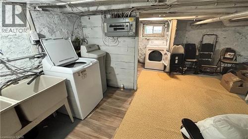 30 Victoria Avenue, Cambridge, ON - Indoor Photo Showing Laundry Room