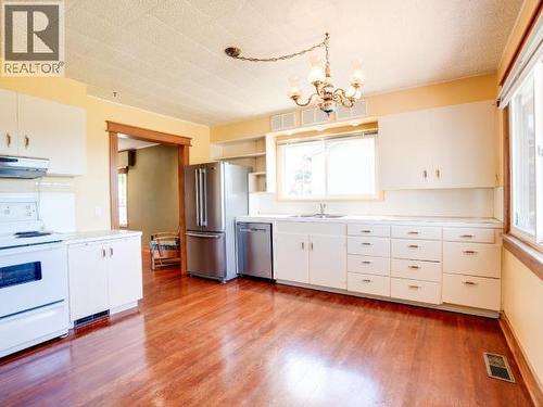 6421 Hillcrest Ave, Powell River, BC 