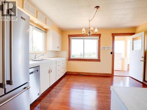 6421 Hillcrest Ave, Powell River, BC 