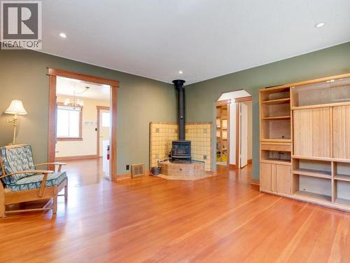 6421 Hillcrest Ave, Powell River, BC 