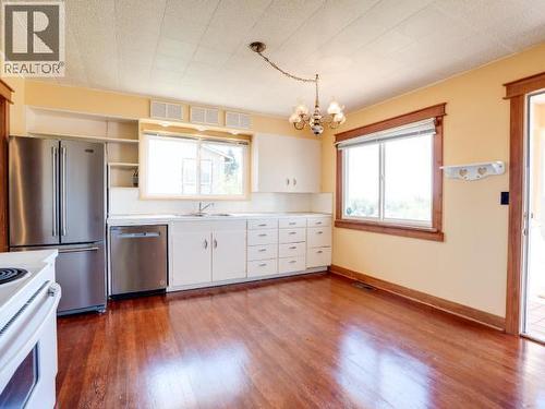 6421 Hillcrest Ave, Powell River, BC 