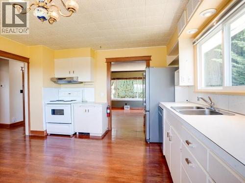 6421 Hillcrest Ave, Powell River, BC 