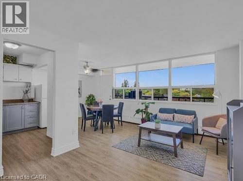 15 NICKLAUS Drive Unit# 512  Hamilton, ON L8K 5L5