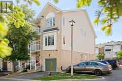 174 FORDHAM PRIVATE  Ottawa, ON K2C 4G6