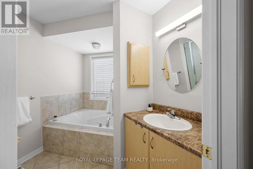 Main bathroom - 174 Fordham Private, Ottawa, ON 