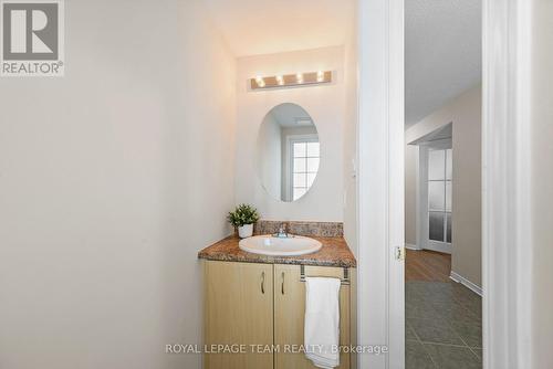Powder Room - 174 Fordham Private, Ottawa, ON 