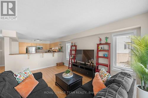 Living Room - 174 Fordham Private, Ottawa, ON 