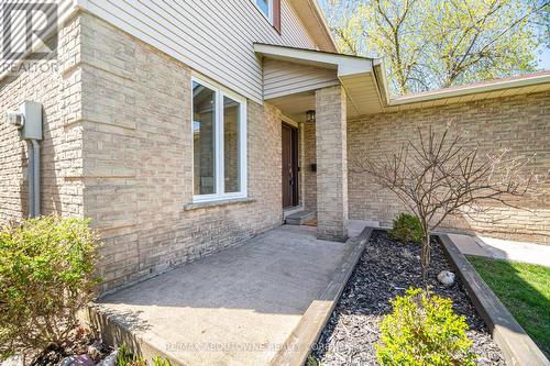 2395 Arnold Crescent, Burlington, ON 