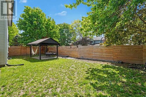 Additional side yard with gazebo - 16 Lima Way, Ottawa, ON 