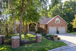 1285 BEAUFORT DRIVE  Burlington (Tyandaga), ON L7P 4V9