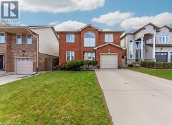 113 GREENSHIRE Drive  Hamilton, ON L9C 7G5