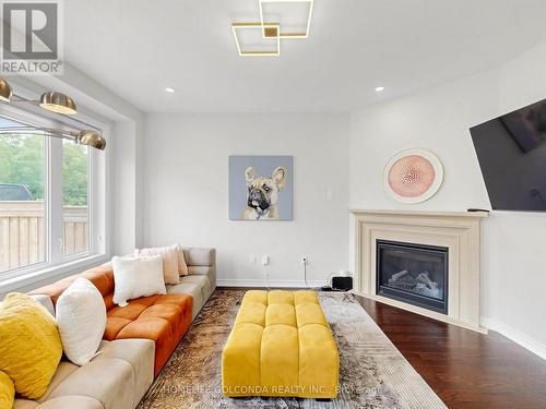 31 Bolsby Court, Aurora, ON 