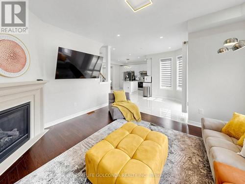 31 Bolsby Court, Aurora, ON 