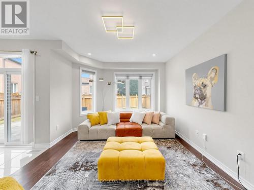 31 Bolsby Court, Aurora, ON 