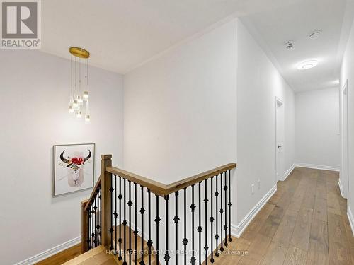 31 Bolsby Court, Aurora, ON 