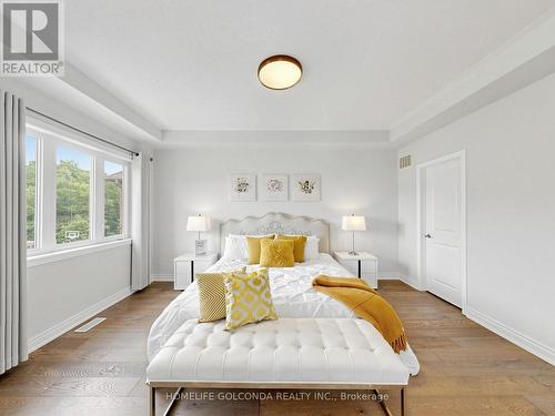 31 Bolsby Court, Aurora, ON 
