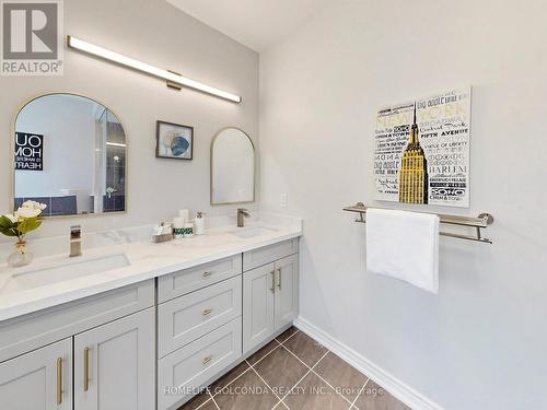 31 Bolsby Court, Aurora, ON 