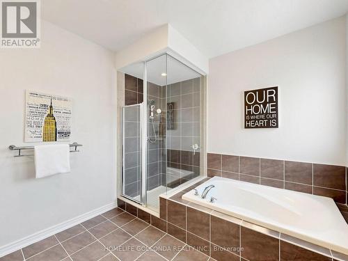 31 Bolsby Court, Aurora, ON 