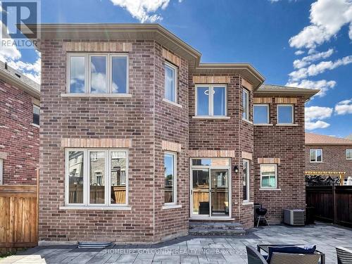 31 Bolsby Court, Aurora, ON 