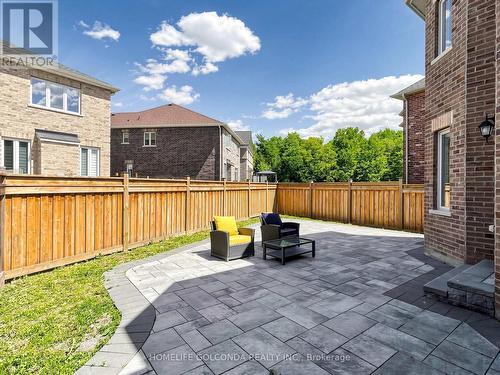 31 Bolsby Court, Aurora, ON 