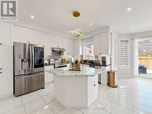 31 Bolsby Court, Aurora, ON 