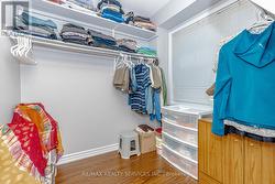 Walk-in Closet - 