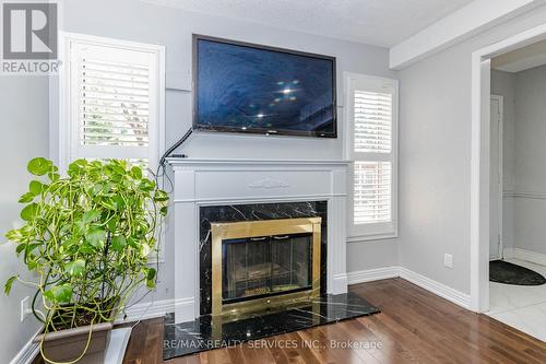 Fireplace - 1135 Bellarosa Lane, Mississauga, ON 