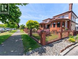 2411 E 39TH AVENUE  Vancouver, BC V5R 2V4